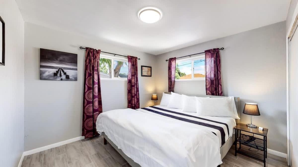 Bright & Spacious Upper Unit With Two Bedrooms In Holiday home