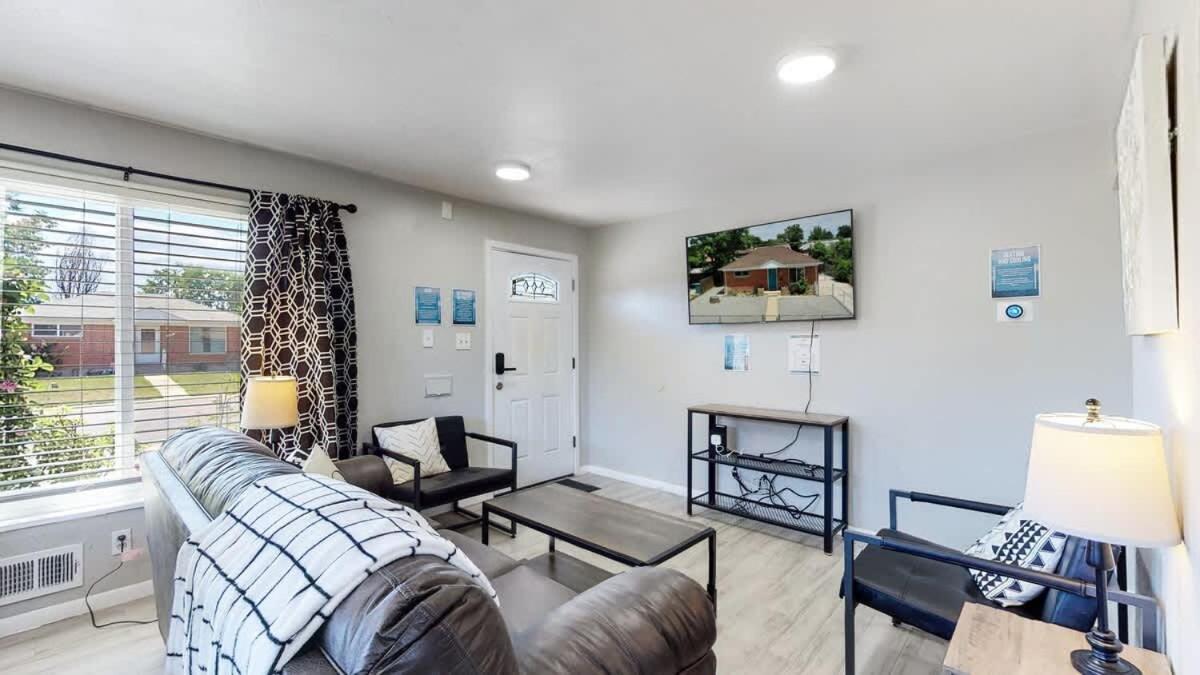 Holiday home Bright & Spacious Upper Unit With Two Bedrooms In Denver